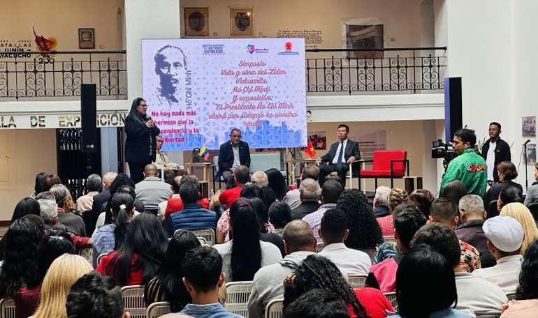 Thứ trưởng Ngoại giao Venezuela Tatiana Pugh phát biểu tại tọa đàm. (Ảnh: Đại sứ quán Việt Nam tại Venezuela) Thứ trưởng Ngoại giao Venezuela Tatiana Pugh phát biểu tại tọa đàm. (Ảnh: Đại sứ quán Việt Nam tại Venezuela)