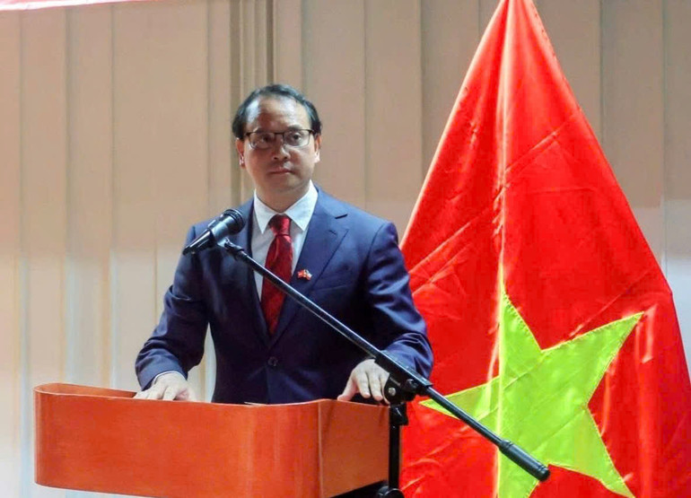 Đại sứ Nguyễn Việt Cường phát biểu tại lễ kỷ niệm (Ảnh: Đại sứ quán Việt Nam tại Chile) Đại sứ Nguyễn Việt Cường phát biểu tại lễ kỷ niệm (Ảnh: Đại sứ quán Việt Nam tại Chile)