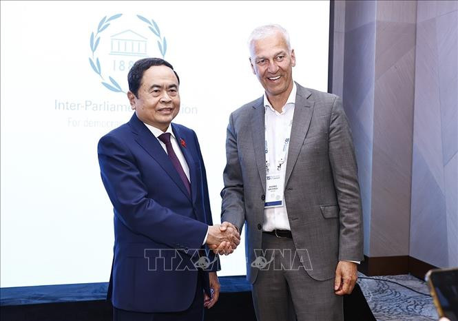 Chủ tịch Quốc hội Trần Thanh Mẫn gặp Chủ tịch Thượng viện Bỉ Vincent Blondel (Ảnh:Doãn Tấn/TTXVN)