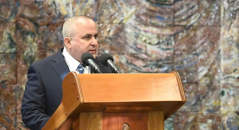 Đồng chí Jorge Luis Broche Lorenzo, Bí thư Trung ương, Trưởng Ban Kinh tế sản xuất Trung ương Đảng Cộng sản Cuba phát biểu tại buổi lễ. (Ảnh: Đại sứ quán Việt Nam tại Cuba) Đồng chí Jorge Luis Broche Lorenzo, Bí thư Trung ương, Trưởng Ban Kinh tế sản xuất Trung ương Đảng Cộng sản Cuba phát biểu tại buổi lễ. (Ảnh: Đại sứ quán Việt Nam tại Cuba)