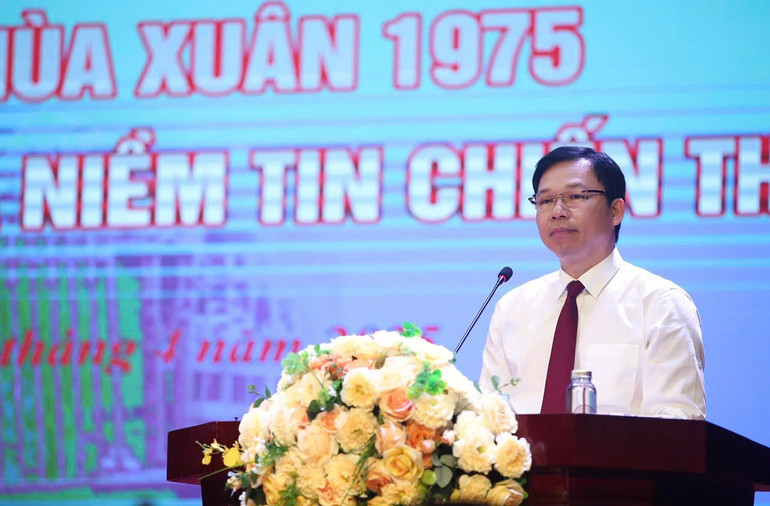 Phó Giám đốc Học viện Báo chí và Tuyên truyền Lưu Văn Quảng phát biểu tại tọa đàm.