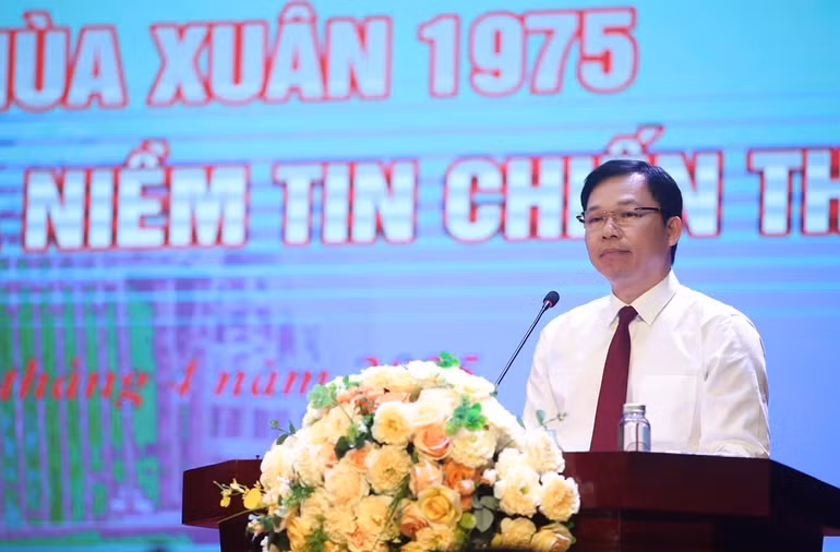 Phó Giám đốc Học viện Báo chí và Tuyên truyền Lưu Văn Quảng phát biểu tại tọa đàm.