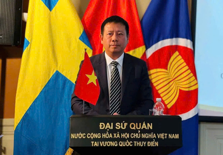 Đại sứ Việt Nam tại Thụy Điển Trần Văn Tuấn phát biểu tại sự kiện (Ảnh: Đại sứ quán Việt Nam tại Thụy Điển)