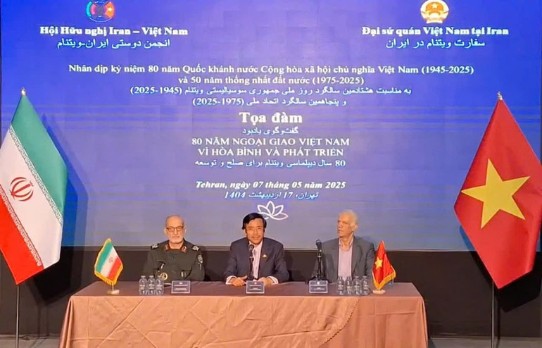 Đại sứ Nguyễn Lương Ngọc và các đại biểu Iran chủ trì tọa đàm (Ảnh: Đại sứ quán Việt Nam tại Iran)