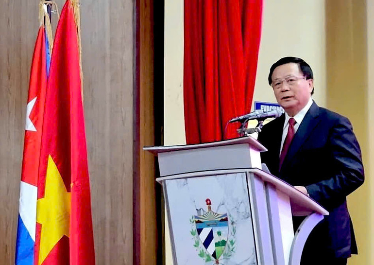 Đồng chí Nguyễn Xuân Thắng, Trưởng đoàn đại biểu Đảng Cộng sản Việt Nam phát biểu tại hội thảo. (Ảnh: Đại sứ quán Việt Nam tại Cuba)