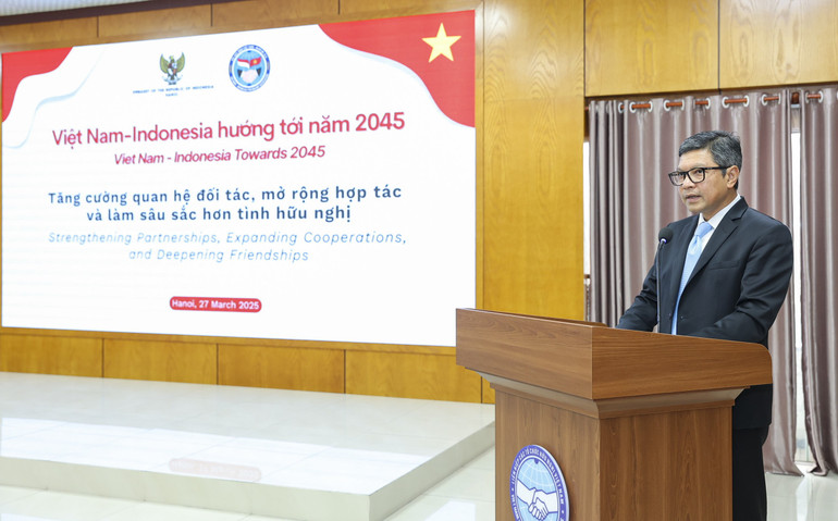 Đại sứ Indonesia tại Việt Nam Denny Abdi phát biểu tại tọa đàm.