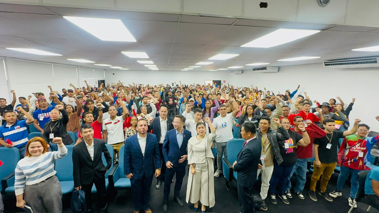 Giao lưu thế hệ trẻ hai nước, nói chuyện về Đại thắng mùa Xuân năm 1975 tại Trường đào tạo cán bộ lãnh đạo thanh niên quốc tế “Antonio José de Sucre”. (Ảnh: Đại sứ quán Việt Nam tại Venezuela) Giao lưu thế hệ trẻ hai nước, nói chuyện về Đại thắng mùa Xuân năm 1975 tại Trường đào tạo cán bộ lãnh đạo thanh niên quốc tế “Antonio José de Sucre”. (Ảnh: Đại sứ quán Việt Nam tại Venezuela)