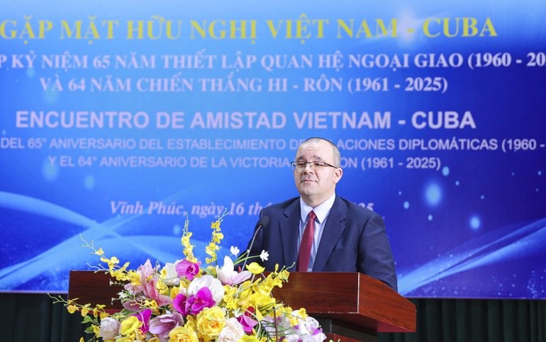 Phó Đại sứ Cuba tại Việt Nam Joy Puentes Saldise phát biểu tại buổi gặp mặt (Ảnh: Đình Hòa/VUFO)