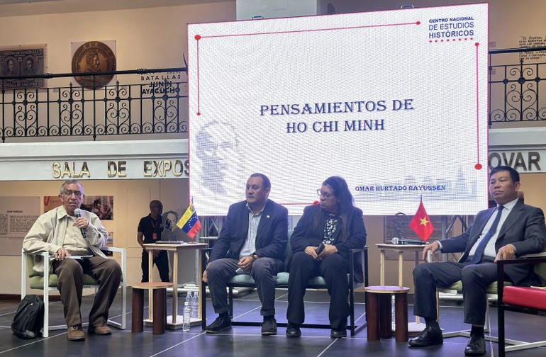 Giáo sư, Tiến sĩ Omar Edmundo, Chủ tịch Trung tâm nghiên cứu lịch sử quốc gia chia sẻ tại tọa đàm. (Ảnh: Đại sứ quán Việt Nam tại Venezuela) Giáo sư, Tiến sĩ Omar Edmundo, Chủ tịch Trung tâm nghiên cứu lịch sử quốc gia chia sẻ tại tọa đàm. (Ảnh: Đại sứ quán Việt Nam tại Venezuela)