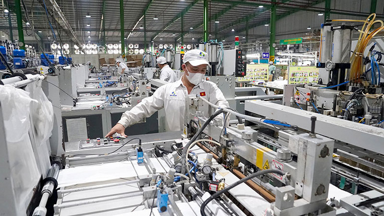 Sản xuất bao bì màng mỏng chất lượng cao tại Công ty cổ phần Nhựa An Phát Xanh, tỉnh Hải Dương. (Ảnh ĐĂNG ANH)