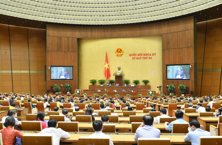 Phiên họp Quốc hội (sáng ngày 13/6) thảo luận ở hội trường về dự án Luật Khám bệnh, chữa bệnh (sửa đổi). Ảnh: quochoi.vn