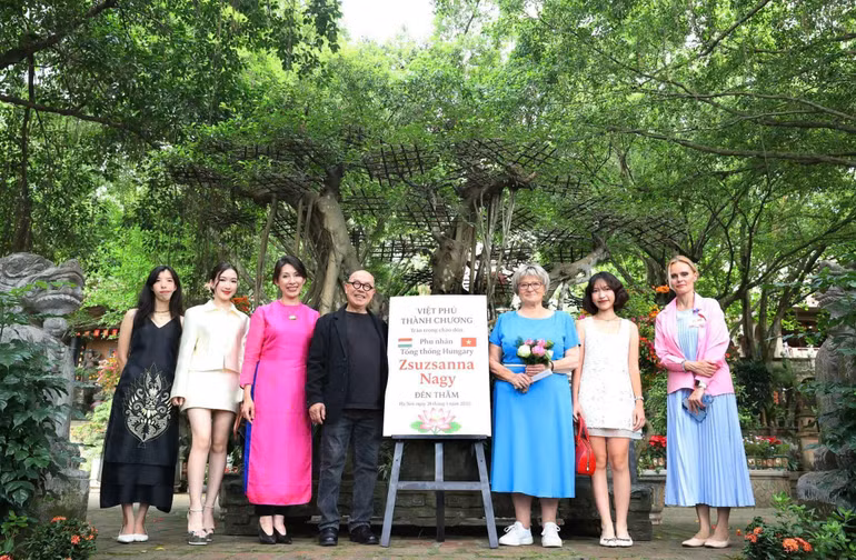 Đệ nhất Phu nhân Hungary Zsuzsanna Nagy tại không gian Việt Phủ Thành Chương.