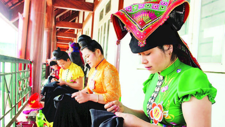 Lễ hội hoa ban tại thành phố Sơn La với nhiều hoạt động văn hóa, nghi lễ mang đậm bản sắc các dân tộc tiểu vùng Tây Bắc. Lễ hội hoa ban tại thành phố Sơn La với nhiều hoạt động văn hóa, nghi lễ mang đậm bản sắc các dân tộc tiểu vùng Tây Bắc.