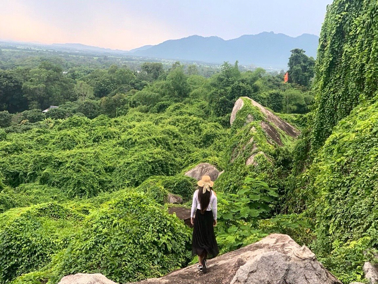 Giữa chốn non bồng