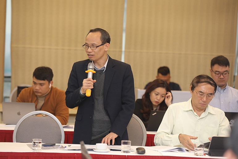 Chuyên gia kinh tế Cấn Văn Lực phát biểu tại hội thảo.