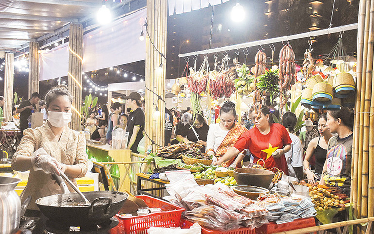 Hơn 100 món ẩm thực Việt Nam và quốc tế tham gia lễ hội.