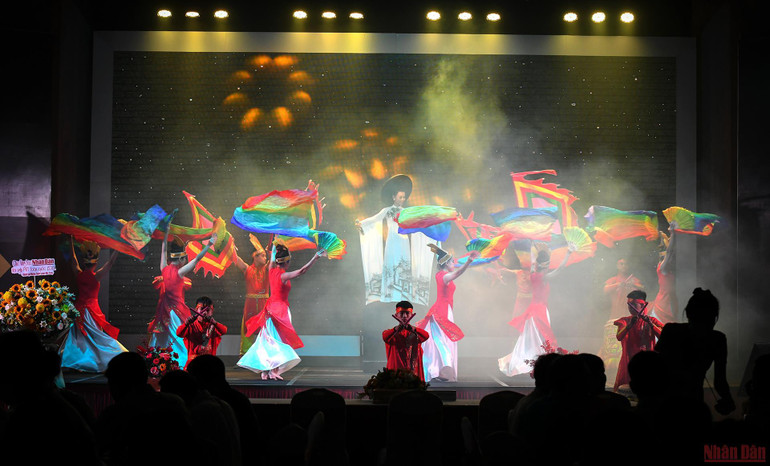  Cuộc thi Giọng hát hay phóng viên thường trú Báo Nhân Dân lần thứ Nhất. -0