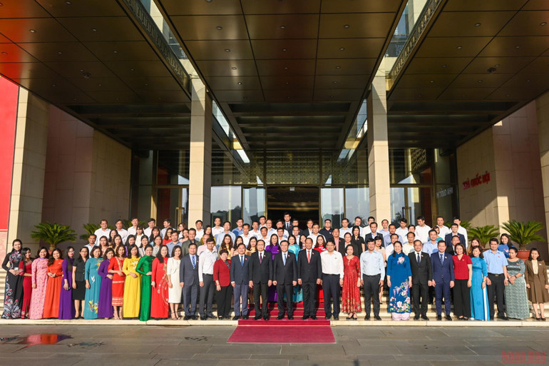 Chủ tịch Quốc hội Vương Đình Huệ gặp mặt Nhóm đại biểu Quốc hội trẻ khoá XV -0