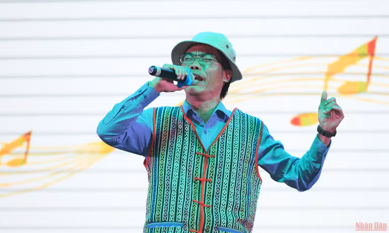  Cuộc thi Giọng hát hay phóng viên thường trú Báo Nhân Dân lần thứ Nhất. -0