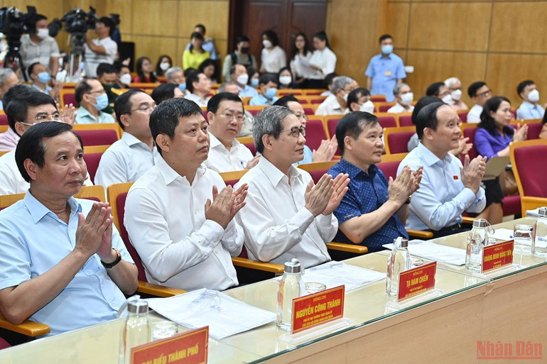 Các đại biểu và cử tri dự buổi tiếp xúc cử tri của các đại biểu Quốc hội, đơn vị bầu cử số 1, thành phố Hà Nội. bnd_5309-01.jpeg -4
