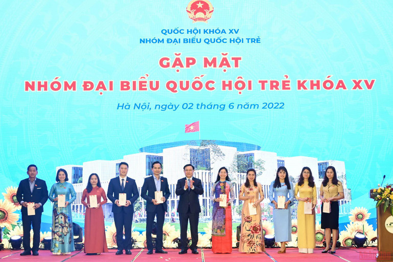 Chủ tịch Quốc hội Vương Đình Huệ gặp mặt Nhóm đại biểu Quốc hội trẻ khoá XV -1