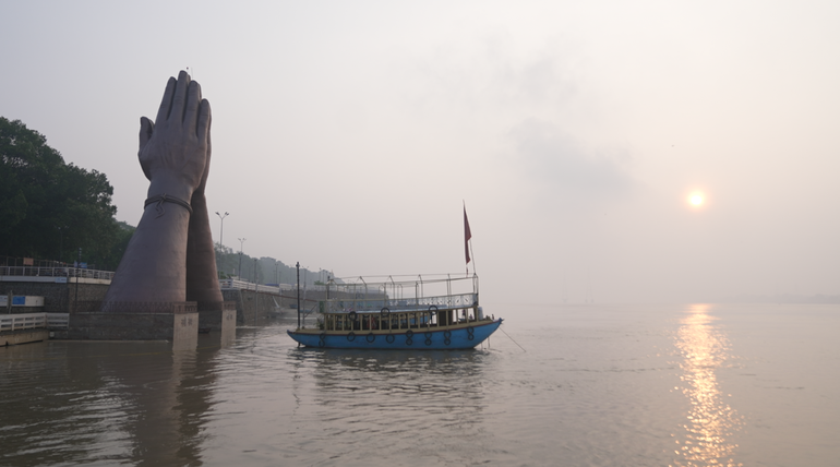 Bình minh lên, một ngày mới lại bắt đầu.