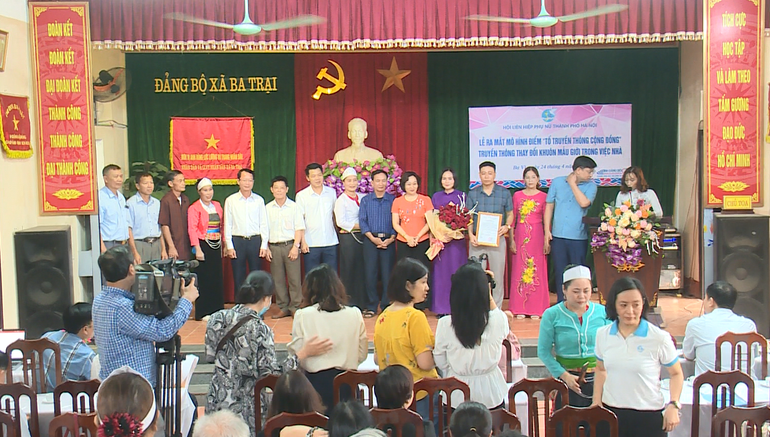 Sự kiện ra mắt của một tổ truyền thông cộng đồng ở xã Ba Trại, huyện Ba Vì.