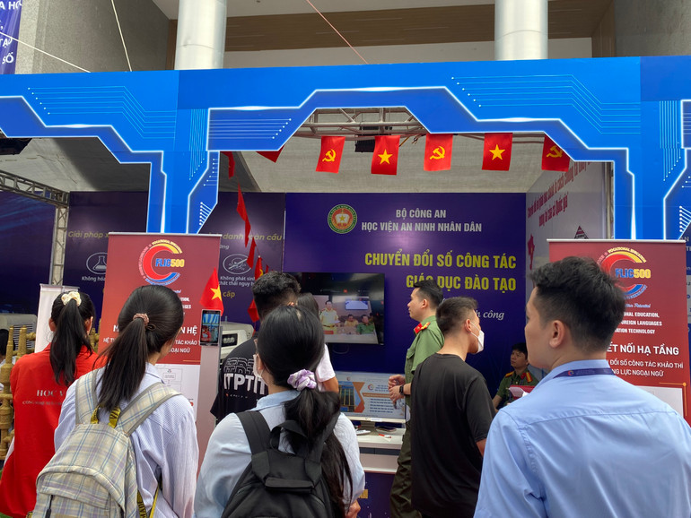 Không gian của Học viện An ninh nhân dân thu hút sự quan tâm của nhiều người.