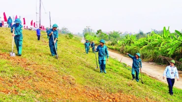 Văn phòng Ban Chỉ huy Phòng, chống thiên tai và Tìm kiếm cứu nạn thành phố Hà Nội phối hợp huyện Ba Vì diễn tập bảo vệ đê điều. (Ảnh KIM NHUỆ)