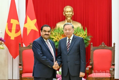 Tổng Bí thư Tô Lâm và ông Gautam Adani, Chủ tịch Tập đoàn Adani.