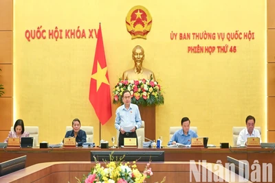 Chủ tịch Quốc hội Trần Thanh Mẫn và các Phó Chủ tịch Quốc hội chủ trì và điều hành phiên họp.