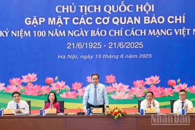 Chủ tịch Quốc hội Trần Thanh Mẫn và các đại biểu chủ trì gặp mặt.
