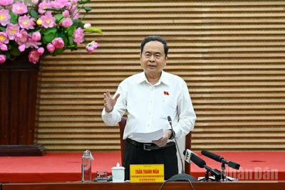 Chủ tịch Quốc hội, Chủ tịch Hội đồng Bầu cử quốc gia Trần Thanh Mẫn phát biểu kết luận buổi làm việc với Ủy ban bầu cử tỉnh Nghệ An. (Ảnh: DUY LINH)