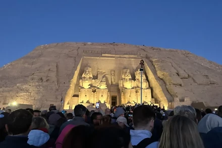 [Video] Hiện tượng “Mặt trời thẳng hàng” tại Ai Cập thu hút hàng trăm du khách