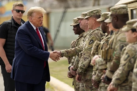 [Video] Tổng thống D. Trump tiếp tục điều Vệ binh quốc gia đến loạt thành phố Mỹ