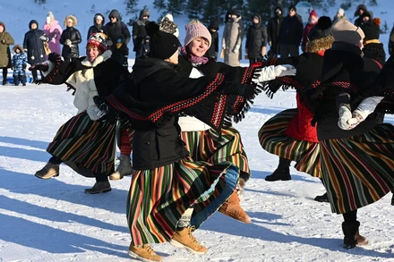 [Video] Rộn ràng lễ hội múa dân gian mùa đông của người Estonia 