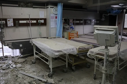 [Video] Nhiều bệnh viện bị trúng bom, Iran tiến hành sơ tán bệnh nhân khẩn cấp