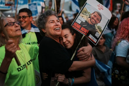 [Video] Israel và Hamas chính thức trao đổi con tin và tù nhân