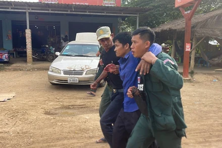 [Video] Căng thẳng biên giới Campuchia - Thái Lan leo thang, nhiều dân thường bị thương do nổ súng