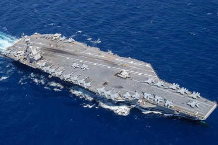 [Video] Mỹ điều tàu sân bay lớn nhất thế giới đến Mỹ Latinh, Venezuela triển khai quân đội trên toàn quốc