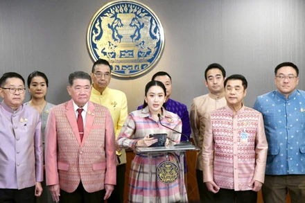 [Video] Thủ tướng Thái Lan giữa vòng xoáy điều tra và bất ổn liên minh