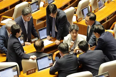 [Video] Chính phủ Hàn Quốc khẩn trương xử lý sự cố tê liệt hàng trăm dịch vụ công