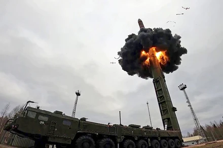 [Video] Nga phô diễn sức mạnh hạt nhân cơ động với tên lửa Yars