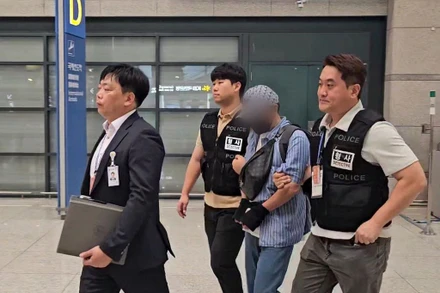 [Video] 114 nghi phạm bị bắt trong vụ lừa đảo doanh nghiệp Hàn Quốc tại Campuchia