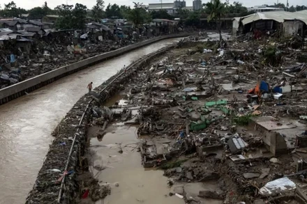 [Video] Thiệt hại về người do siêu bão Kalmaegi tăng mạnh tại Philippines 