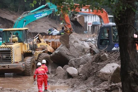 [Video] Trung Quốc dồn lực tìm kiếm hàng chục người mất tích do lũ quét ở Cam Túc 