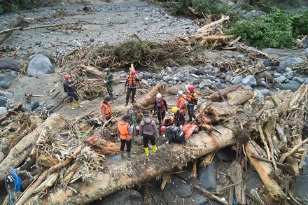 [Video] Thảm họa lũ lụt tại Indonesia: Hơn 600 người thiệt mạng 