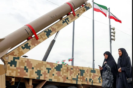 [Video] Iran phóng tên lửa mới vào Israel sau khi có tân Lãnh tụ tối cao