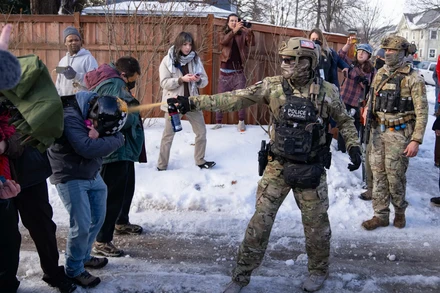 [Video] Chính quyền Mỹ chấm dứt chiến dịch truy quét di trú tại Minnesota 
