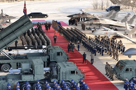 [Video] Triều Tiên lần đầu phô diễn tên lửa không đối đất tầm xa